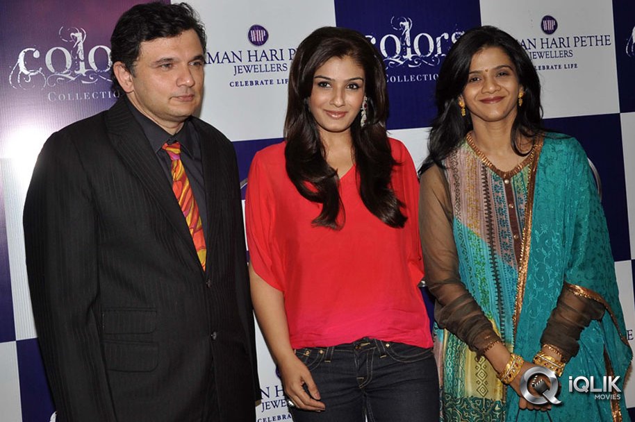 Raveena-Tandon-Launches-Waman-Hari-Pethe-Jewellers